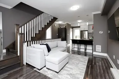 3077 Cawthra Road 10, Mississauga, On L5a 2x4