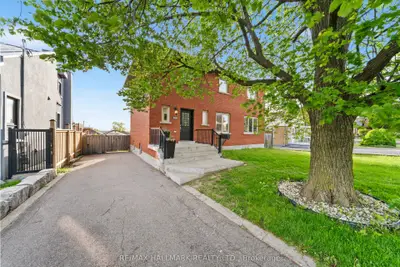 108 Lexfield Avenue, Toronto W05, On M3m 1m8