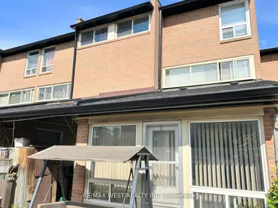 260 John Garland Boulevard 234, Toronto W10, On M9v 1n8