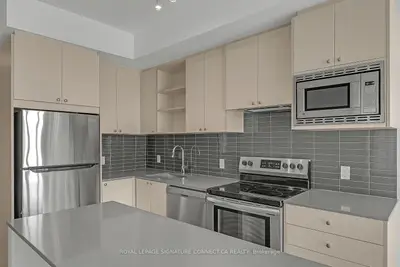 60 George Butchart Drive 111, Toronto W05, On M3k 0e1