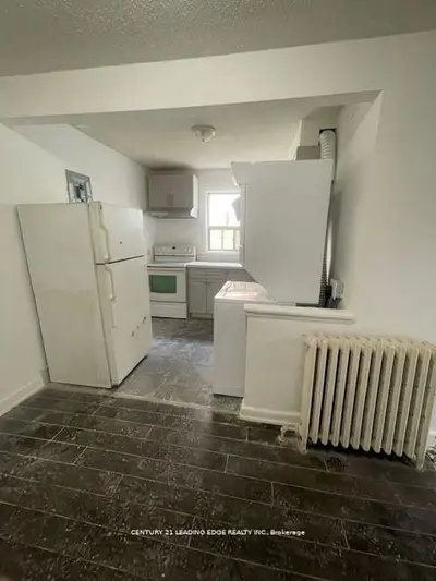 1516 Eglinton Avenue W Apt 2, Toronto W04, On M6e 2g8