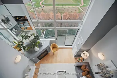 200 Manitoba Street 508, Toronto W06, On M8y 4g7