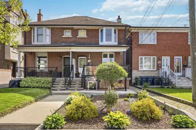 41 Prescott Avenue 2nd Floor, Toronto W03, On M6n 3g7