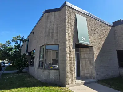 24 Ashwarren Road, Toronto, On M3j 1z5