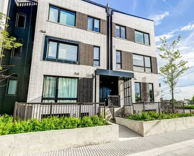 40 Ed Clark Gardens 16, Toronto W03, On M6n 0b5