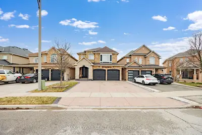 32 Lady Belle Crescent, Brampton, On L6r 3b6