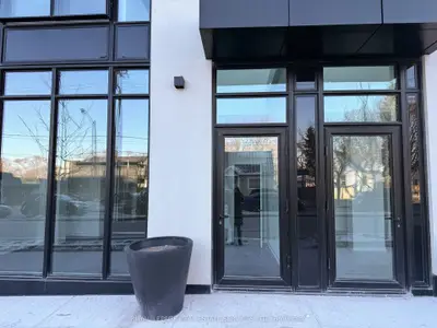 #105 801 The Queensway, Toronto W07, On, M8z 1n4