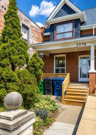 2378 St Clair Avenue W, Toronto W02, On M6n 1k8