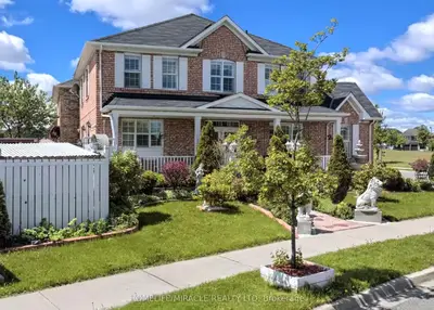 24 Eastway Street, Brampton, On L6s 0a4