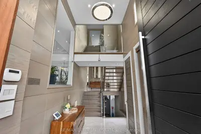 48 Cornelius Parkway, Toronto, On M6l 2k4