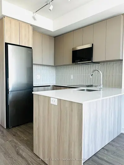 2485 Eglinton Avenue W 813, Mississauga, On L5m 2t1