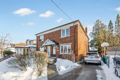 1035 Briar Hill Avenue Main & 2nd, Toronto W04, On M6b 1m6