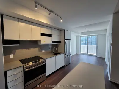 4065 Confederation Parkway 1911, Mississauga, On L5b 0l4