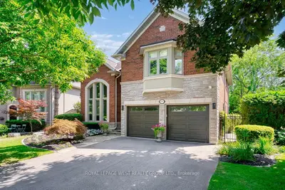 2293 Carpenters Circle, Oakville, On L6m 3c6