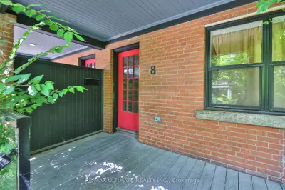 8 Grafton Avenue, Toronto, On M6r 1c4