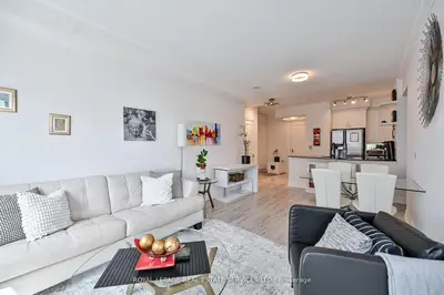 2083 Lake Shore Boulevard W 1113, Toronto W06, On M8v 4g2