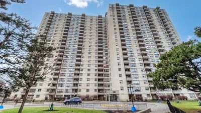 390 Dixon Road 1906, Toronto W09, On M9r 1t4