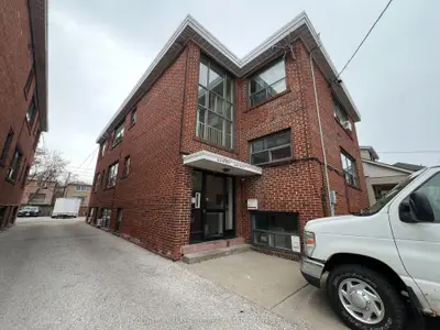 108 Grandville Avenue 7, Toronto W03, On M6n 4v2