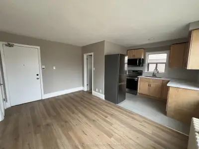 108 Grandville Avenue 4, Toronto W03, On M6n 4v2