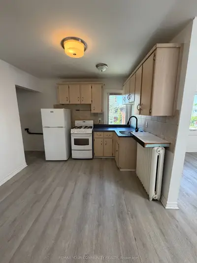 127 Morrison Avenue 2nd Floor, Toronto W03, On M6e 1m5