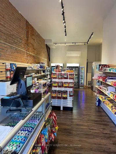 2739 Dundas Street W, Toronto W02, On M6p 1y1