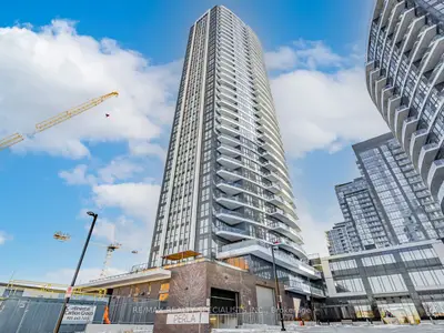 35 Watergarden Drive 2419, Mississauga, On L5r 0g8