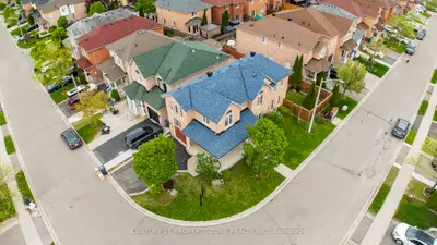 29 Oakmeadow Drive, Brampton, On L7a 2l9