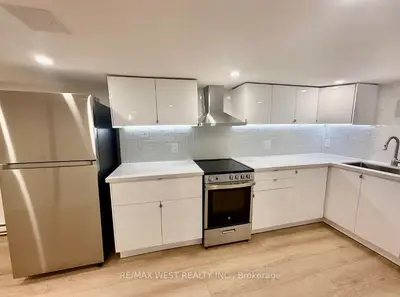 10 Vimy Avenue Bsmt, Toronto, On M9n 2w2