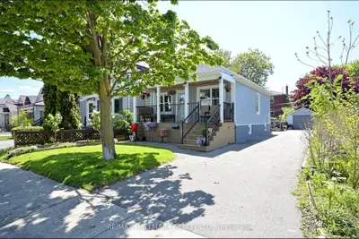 26 Sixteenth Street, Toronto W06, On M8v 3j8