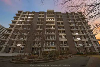 60 Southport Street 808, Toronto, On M6s 3n4