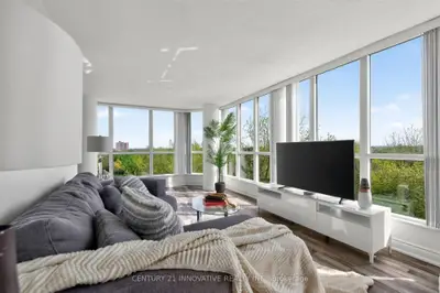 5 Rowntree Road 415, Toronto W10, On M9v 5g9