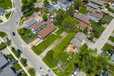 1063 Alexandra Avenue, Mississauga, On L5e 2a1