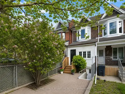 13 Auburn Avenue, Toronto W03, On M6h 2l6