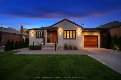 18 Smallwood Drive, Toronto, On M3m 1k8