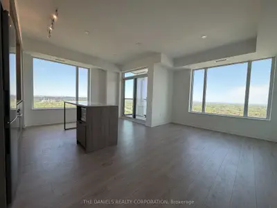 2495 Eglinton Avenue W 2411, Mississauga, On L5m 2t2