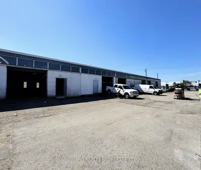 393 Signet Drive, Toronto W05, On M9l 1v3