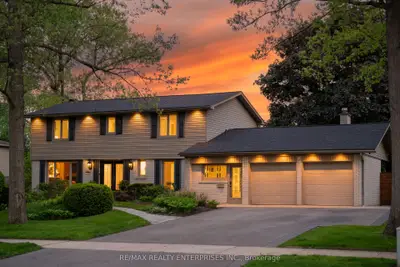 2068 Tenoga Drive, Mississauga, On L5h 3k2