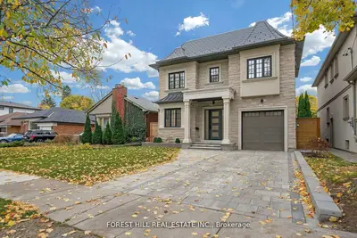132 Lothian Avenue, Toronto W07, On M8z 4l4