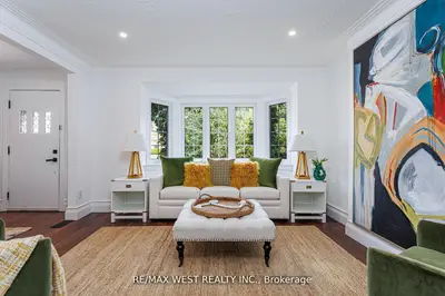 12 Brentwood Road S, Toronto W07, On M8z 3n2