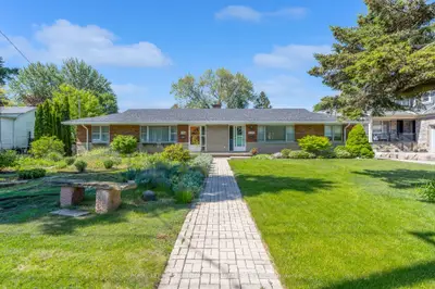 234-236 Pine Cove Road, Burlington, On L7n 1w2