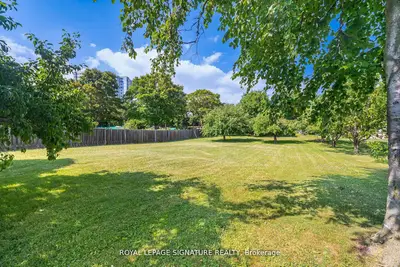 4097 Hickory Drive, Mississauga, On L4w 1l1