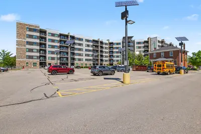 33 Whitmer Street 418, Milton, On L9t 8p9