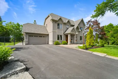 2411 Thorn Lodge Drive, Mississauga, On L5k 1k8