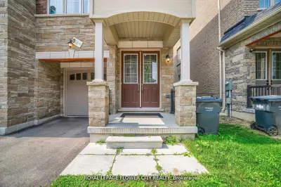 14 Faye Street, Brampton, On L6p 4m9
