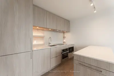 28 Ann Street 916, Mississauga, On L5g 0e1