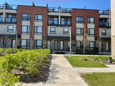 20 Woodstream Drive 11, Toronto W10, On M9w 0g1