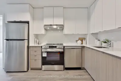 135 Canon Jackson Drive 201, Toronto W04, On M6m 0c3