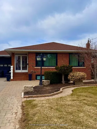 6 Frankfort Avenue Lower, Toronto W04, On M6l 2y2