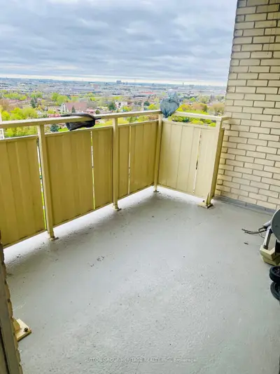 320 Dixon Road 1613, Toronto W09, On M9r 1s8