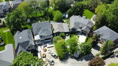 10 Shaver Court, Toronto, On M9b 4p5